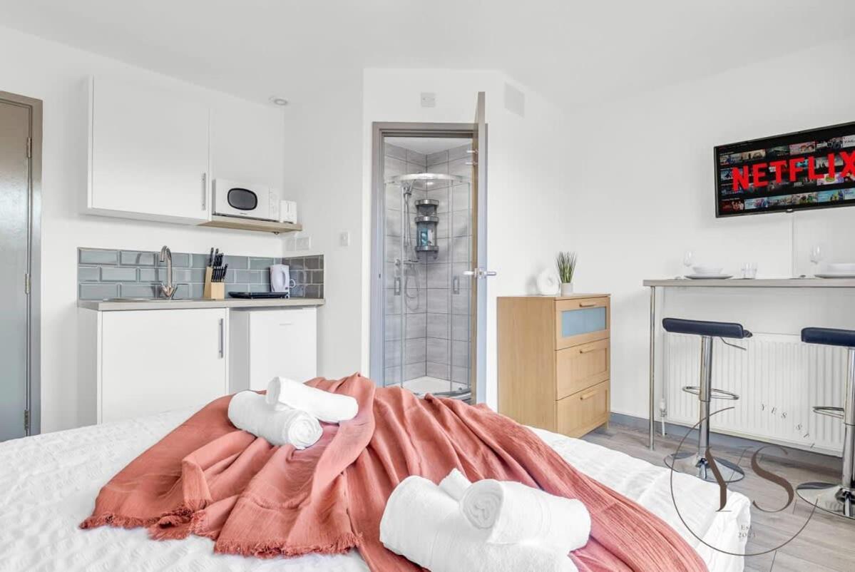 Sienna Longton Studio 2C - Wi-Fi, Alton Towers, Netflix Stoke-on-Trent Exteriér fotografie