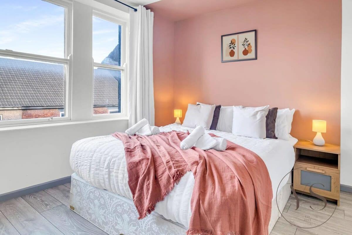 Sienna Longton Studio 2C - Wi-Fi, Alton Towers, Netflix Stoke-on-Trent Exteriér fotografie