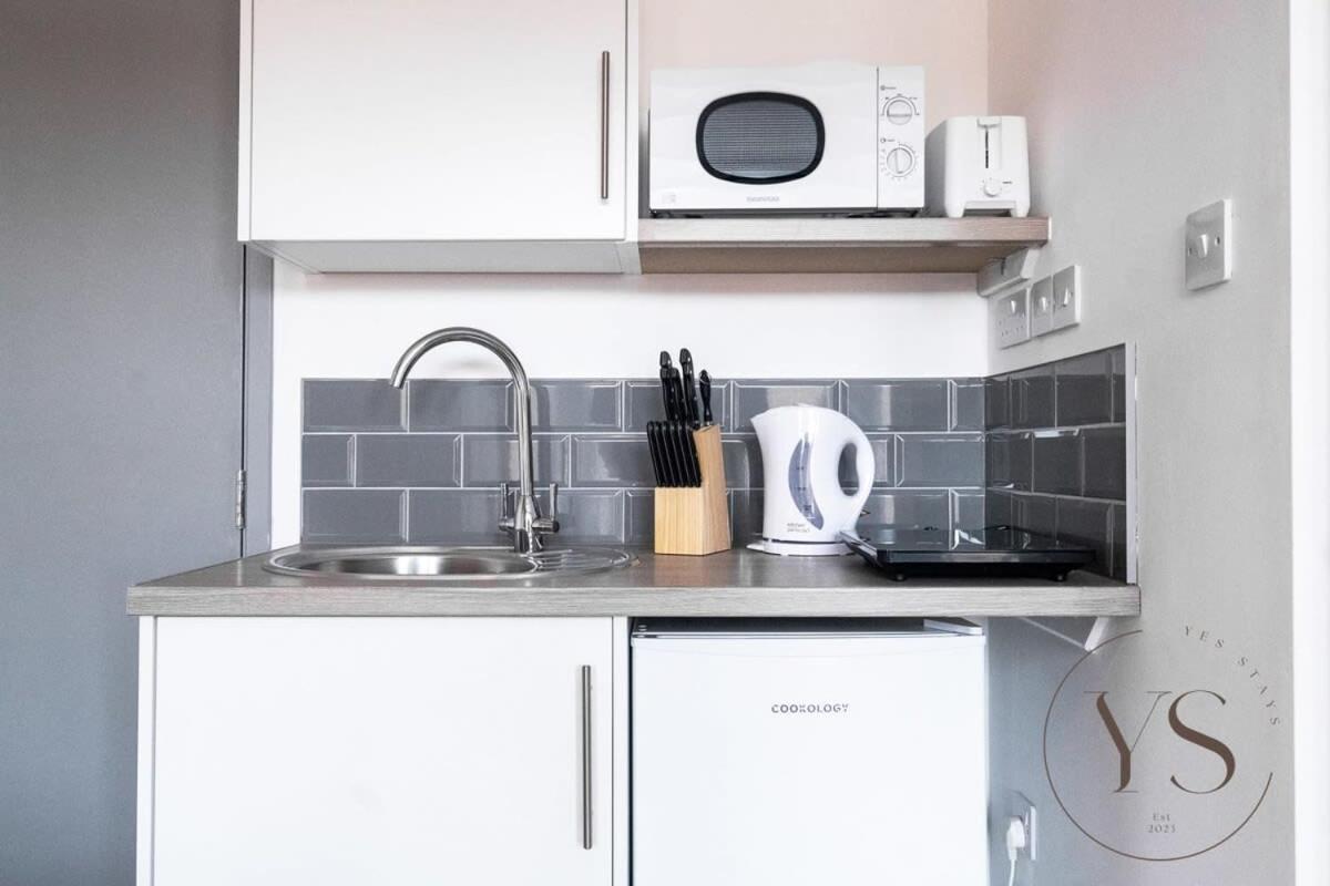Sienna Longton Studio 2C - Wi-Fi, Alton Towers, Netflix Stoke-on-Trent Exteriér fotografie