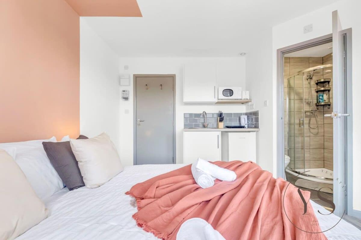 Sienna Longton Studio 2C - Wi-Fi, Alton Towers, Netflix Stoke-on-Trent Exteriér fotografie